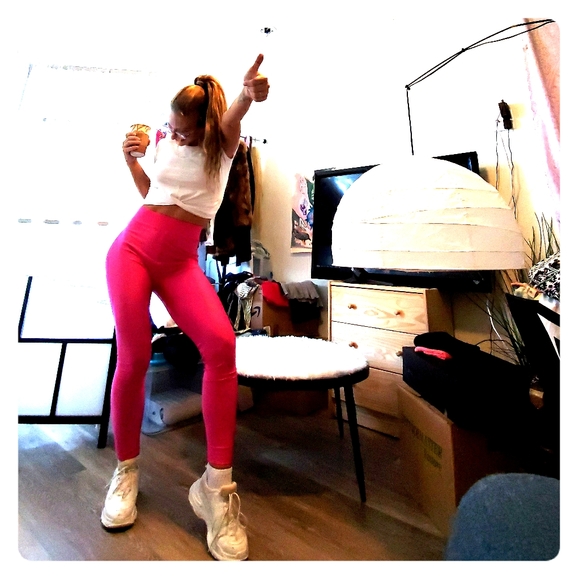 Meet Your Posher, Kara - Picture 3 of 4